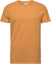 Konrad Slub S/S Tee T-shirts Short-sleeved Gul Gabba*Betinget Tilbud