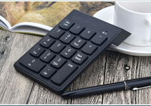 BT 3.0 Numeric Keypad Wireless-Nummernblock 18 Tasten Mini-Digital-Tastatur für iMac / MacBook / MacBook Air / Pro / iPad Laptop-Tablette Smartphone