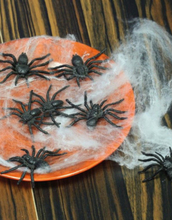 6 stk Svarte Dekorasjonsedderkopper på 6 cm