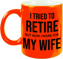 I tried to retire but now I work for my wife pensioen mok / beker neon oranje afscheidscadeau 330 ml