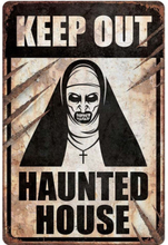 "Keep Out - Haunted House" Plakat med Demonisk Nonne Motiv 24x36 cm