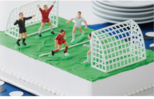 Fotbollsspelare & fotbollsmål till tårta - Wilton