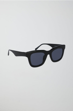 Gina Tricot - Classic chunky sunglasses - solglasögon - Black - ONESIZE - Female