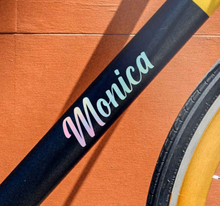 Sticker voor fiets kleurrijke regenboog naam