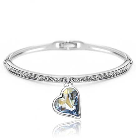 Armband "Blue Heart" med en större ljusblå Austrian Crystal och flera små Austrian Crystals samt i platinumplätering