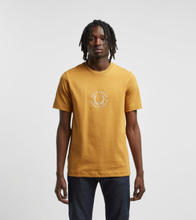 Fred Perry Branded T-skjorta, gul