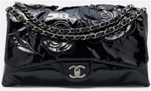 Chanel Black Patent Leather Paris Shanghai Camellia klaffpose