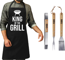 Luxe barbecue gereedschap set met houten handgrepen 3-delig RVS met zwart schort King of the grill