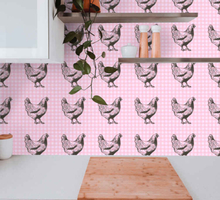 Behang keuken Roze en witte vierkanten met hanen