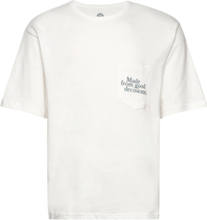 Mfgd Pocket Tee T-shirts & Tops Short-sleeved Hvit Zen Running Club*Betinget Tilbud