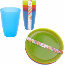 Set van 6x gekleurde borden en 6x gekleurde bekers kunststof voor kinderen