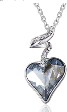 Halsband "Blue heart" med en större ljusblå Austrian Crystal och flera små Austrian Crystals samt i platinumplätering