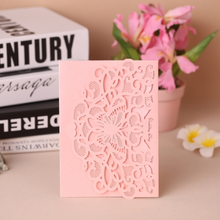 20 teile / satz Hochzeitseinladungskarten Perle Papier Laser Cut Hohle Schmetterling Muster Einladungskarten Kit-Rosa