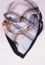 Vierkante satijn zijden sjaal in lichtblauw