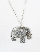 Zilverkleurige halsketting met olifant hanger