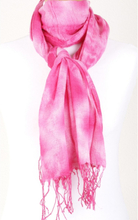 Roze tie-dye sjaal