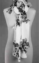 Sjaal met tule applicaties in zwart-wit