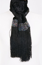 Zwarte fluwelen sjaal met franjes
