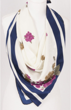 Ivoor-kleurige vierkante sjaal met bloemenprint