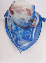 Blauwe crêpe voile sjaal met bloemenprint