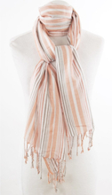 Sjaal met peach en taupekleurige strepen