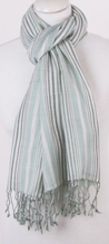 Off-white sjaal met mint en donkergroene strepen