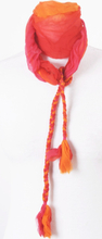 Roze, oranje, rode tie&dye sjaal met gevlochten uiteinden
