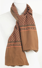 Klassieke bruine sjaal met Oxfordprint