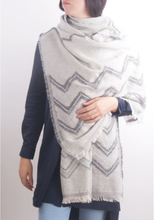 Ivoor-lichtgrijs gemêleerde sjaal met zigzag-patroon