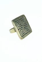 Koperen ring met oud Griekse print