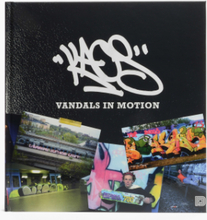 Dokument Press - Kaos - Vandals In Motions - Sort - OneSize