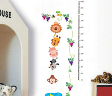 Väggdekor -Mätsticka med motiv av bl.a. hängande djur, 180 x 88 cm