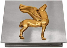 Skrin i tenn med guldfärgad Pegasushäst