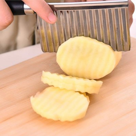 Spesialkniv for å kutte riflede poteter og grønnsaker