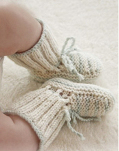 First Impression Booties by DROPS Design - Baby Tofflor Stick-mnster - Prmatur