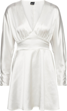 Longsleeve V-Neck Satin Dress Kort Kjole White Gina Tricot