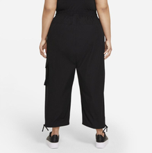 Nike Plus Size - Sportswear Icon Clash Women's Cargo Trousers - Black