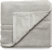 Premium Towel 50X70 Home Textiles Bathroom Textiles Towels & Bath Towels Hand Towels Grå GANT*Betinget Tilbud