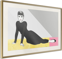 Inramad Poster / Tavla - Elegant Audrey - 30x20 Guldram med passepartout