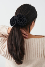 Gina Tricot - 2-pack flower scrunchie - Hårtilbehør - Black - ONESZ - Female