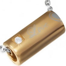 Silverfärgat Smycke med Guldfärgat Hänge ''Love''