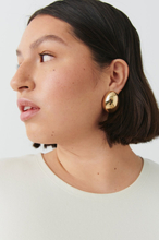 Gina Tricot - Uneven oversized earrings - Ørepynt - Gold - ONESIZE - Female