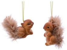 2x Bruine eekhoorns kerstversiering hangdecoraties 6 cm
