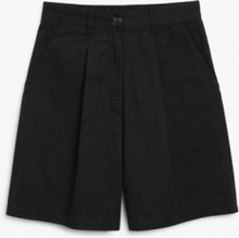 High waist pleated shorts - Black