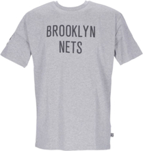 NEW ERA NBA Brooklyn Nets Wordmark Herren Baumwoll-Shirt trendiges Basketball-Shirt 13083848 Grau