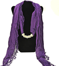 Bomullsscarf i moderiktig modell med "hänge" -Lila