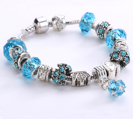 Armband med pärlor, kristaller och andra detaljer i 925 Sterling Silver -Ljusblå