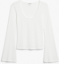 Fine knit top with bell sleeves - White