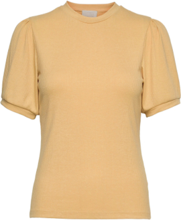 Johanna T-Shirt T-shirts & Tops Short-sleeved Gul Minus*Betinget Tilbud