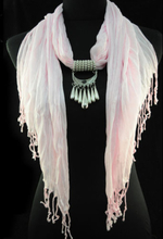 Bomullsscarf i moderiktig modell med "hänge" -Rosa